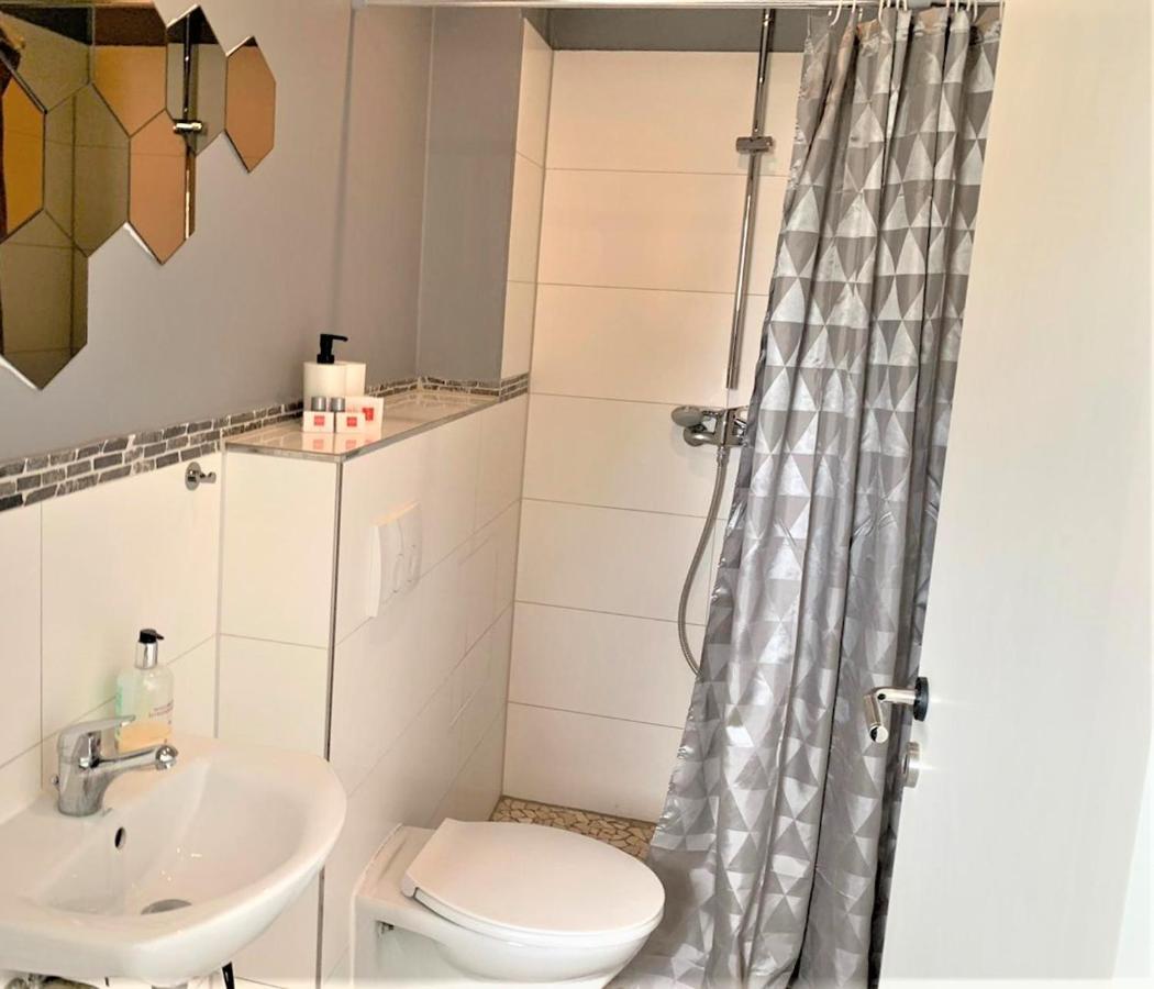 Apartment Voll Moebeliert Mit Balkon Brême Extérieur photo