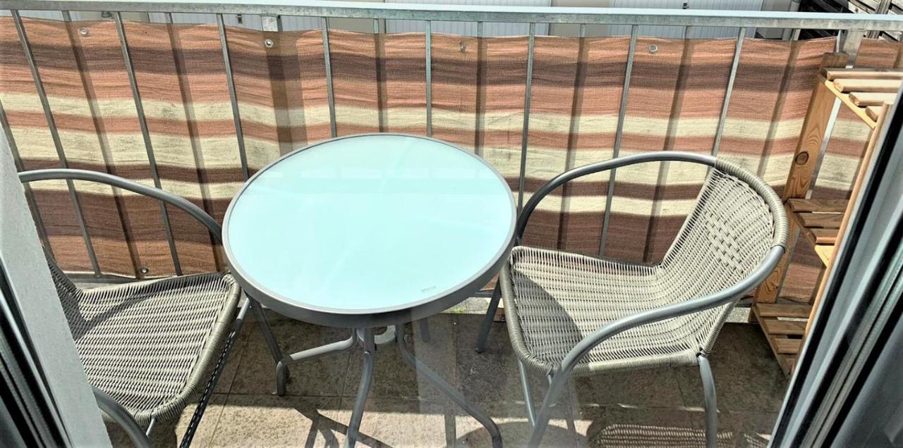 Apartment Voll Moebeliert Mit Balkon Brême Extérieur photo